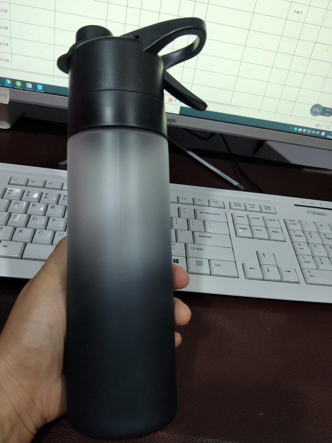 Large Capacity Spray Water Bottle for Sports and Travel